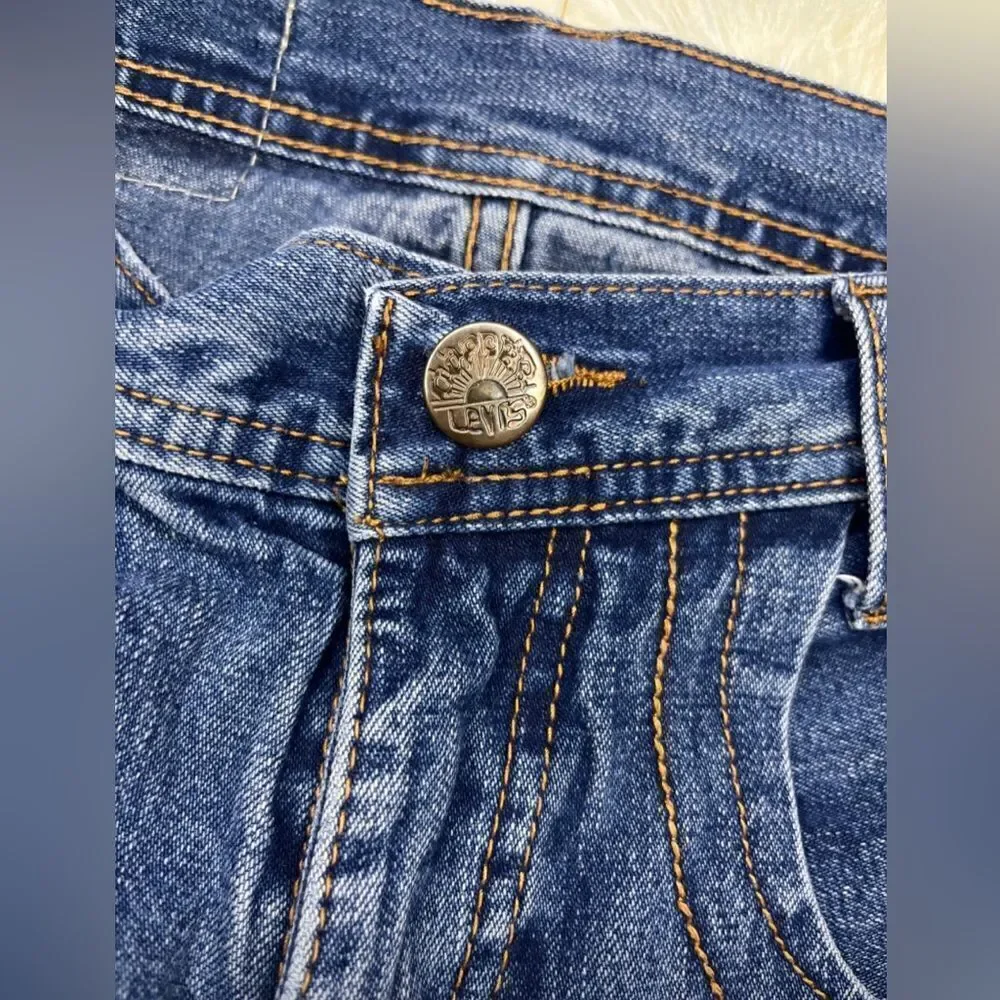 Levi’s medium washed rare denim jeans sz 28